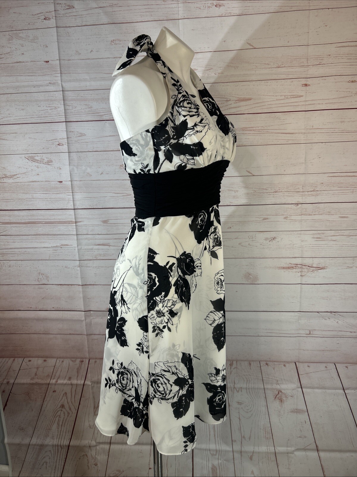 WHBM White Black Floral Print Halter A-line Dress Size 4 Lined Hidden back Zip