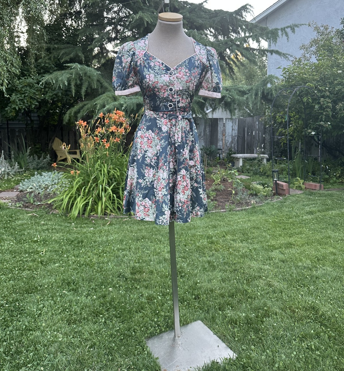 Beatiful Rare VTG California holiday 50s 60s 70s pin up floral dress!