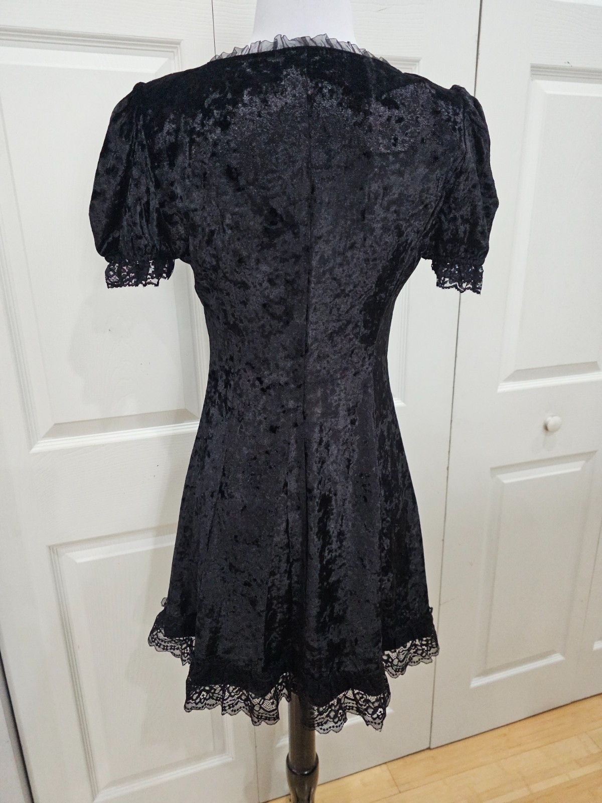 Dolls Kill The Grave Girls Goth Sweeter Than Midnight Black Velvet Mini Dress S
