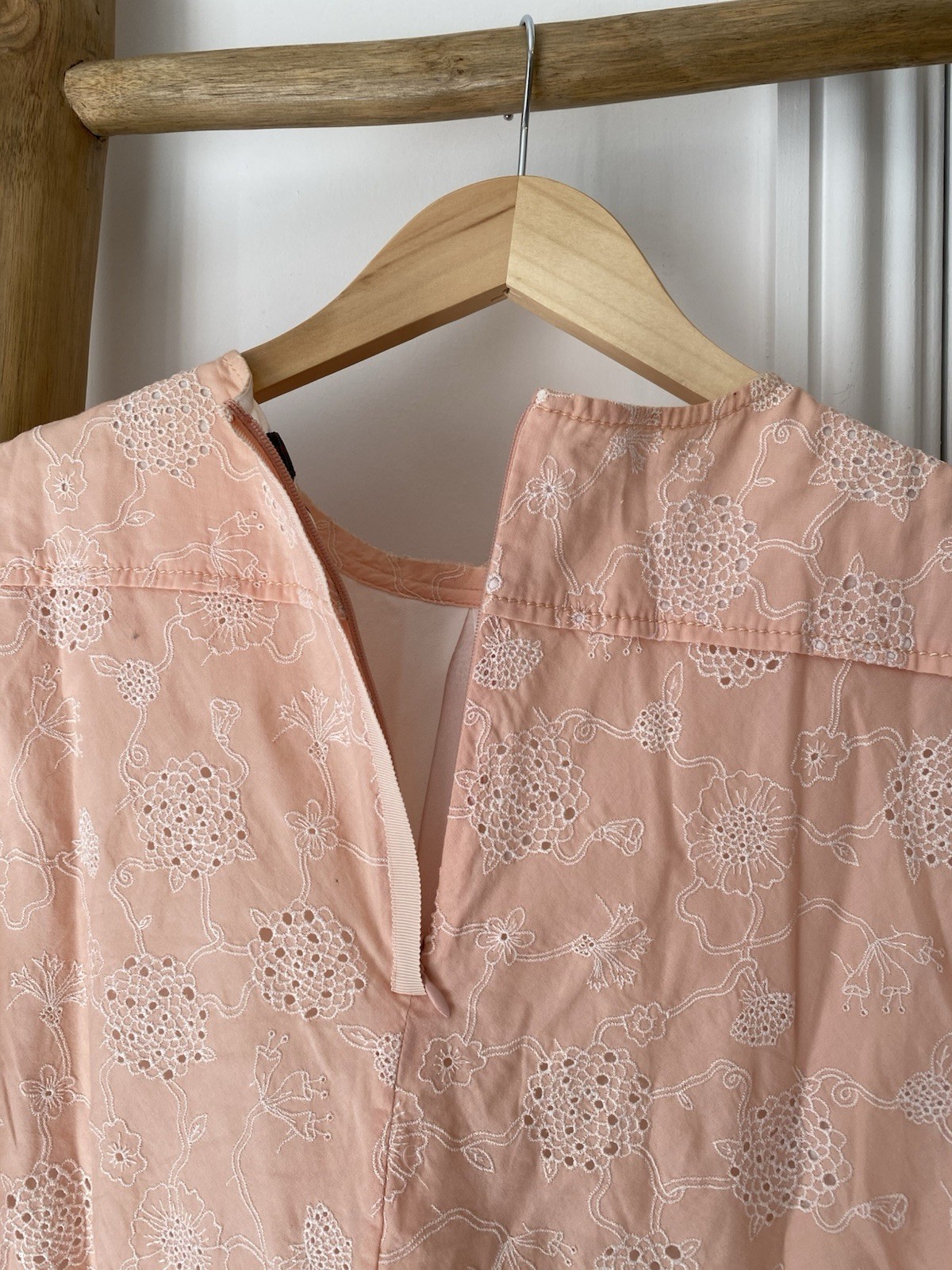 Coach Floral Eyelet Embroidered Mini Dress Womens Sz 12 Peach Ruffle Hemline