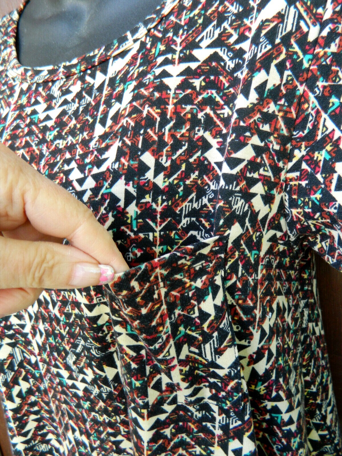 LULAROE ‘SIMPLY COMFORTABLE’ SHORT SLEEVE DRESS SZ XS MULTICOLOR NWOT