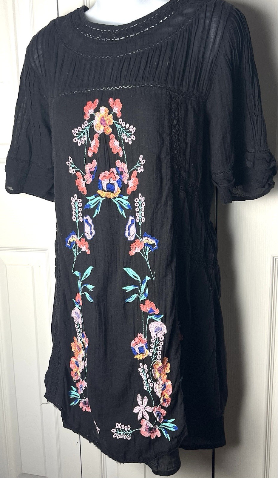 FREE PEOPLE Black Embroidered Floral Mini Tunic Dress Boho Crinkle Gauze Short