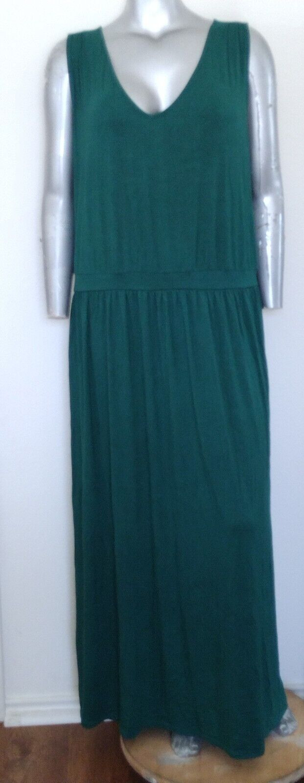 WOMAN OLD NAVY CUT~OUT BACK MAXI DRESS SIZE 4X SLEEVELESS V-NECK ELASTIC WAIST