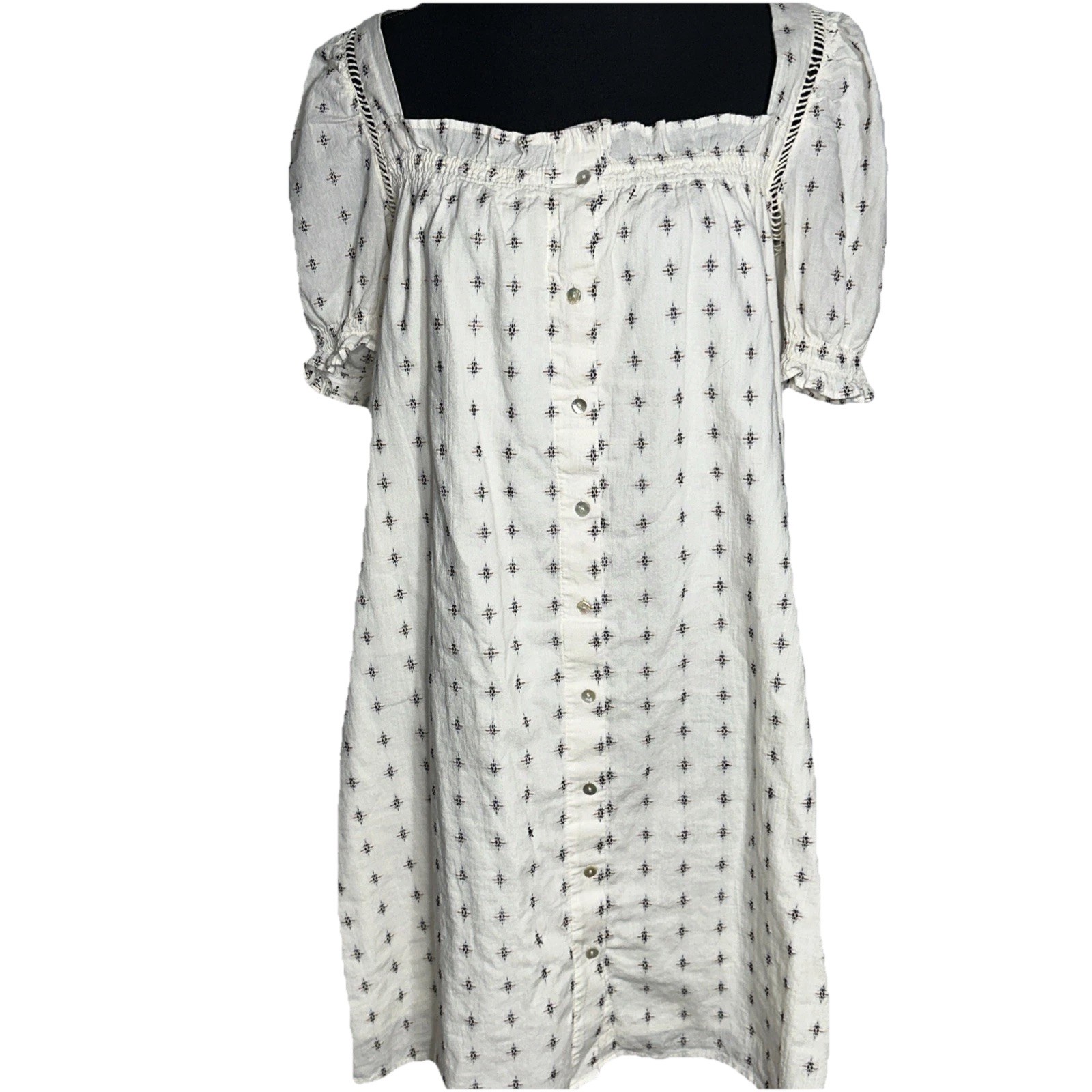 Embroidered lightweight mididress size MEDIUM Cream button down square neck