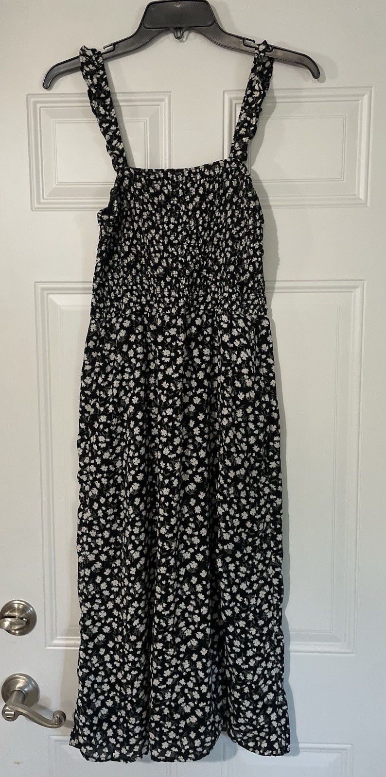 Abercrombie & Fitch Smocked Daisy Print Dress with Side Slit & Pockets Medium