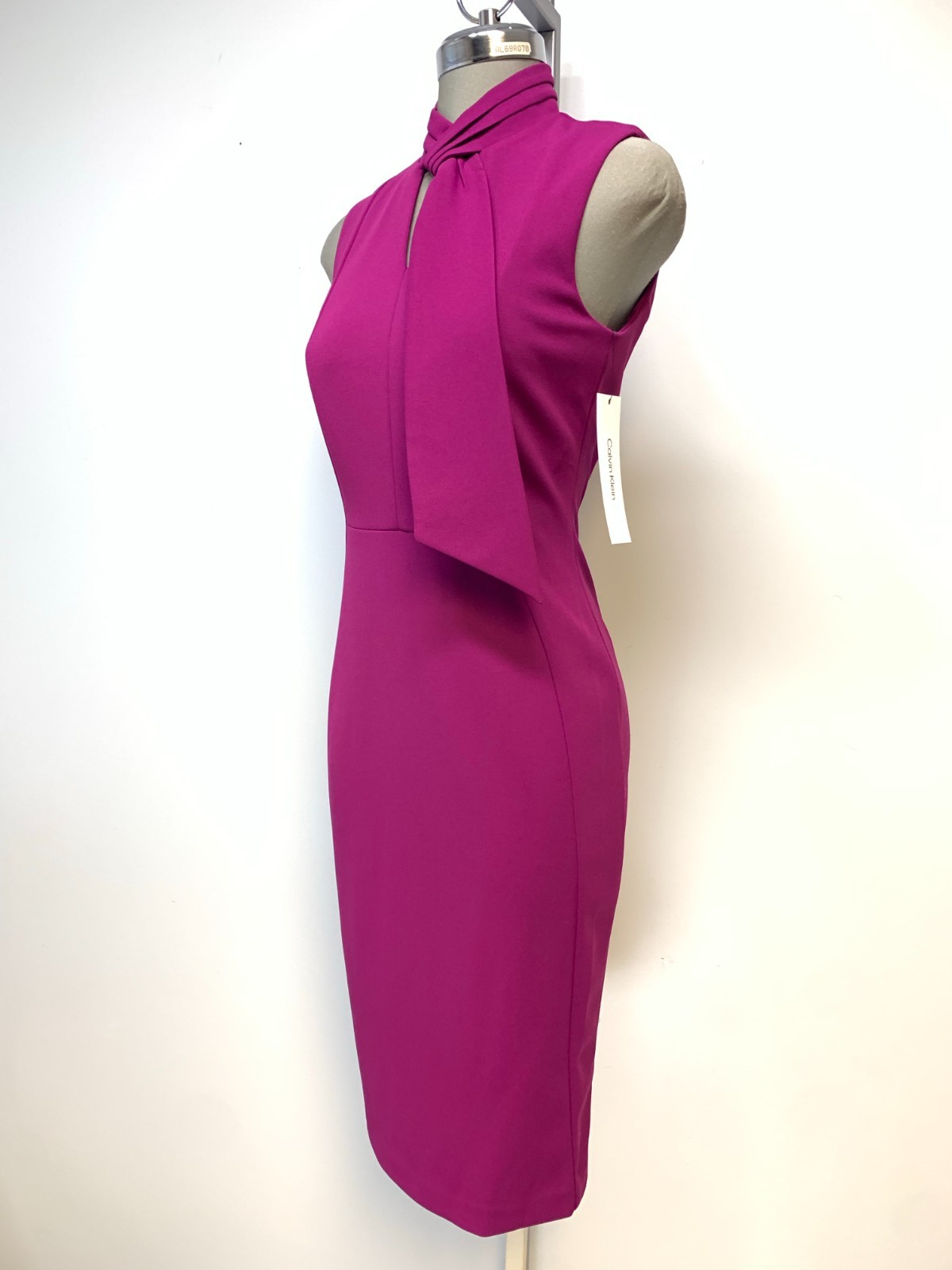 Size 2 Calvin Klein Elegant Boysenberry Sleeveless Crepe Sheath Midi Dress NWT