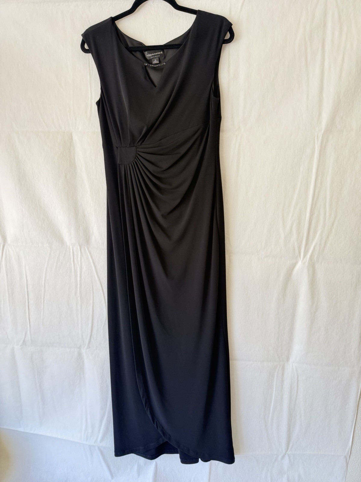 Timeless Elegance: The Classic Black Evening Column Workwear Dress 10