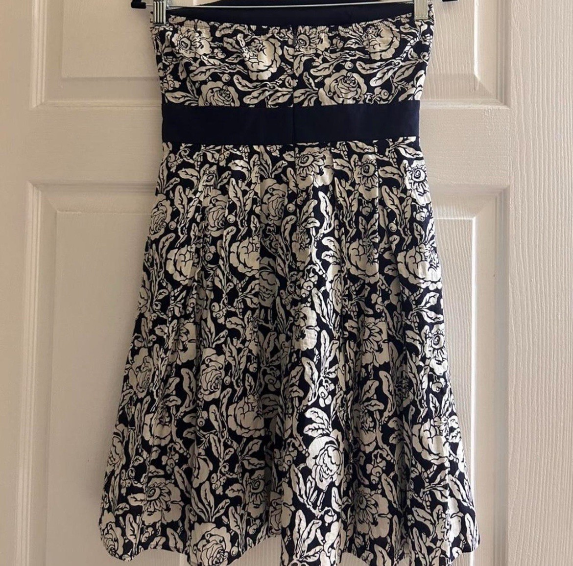 XXI Navy/White Floral Strapless Lined Fit & Flare Knee Dress Size M