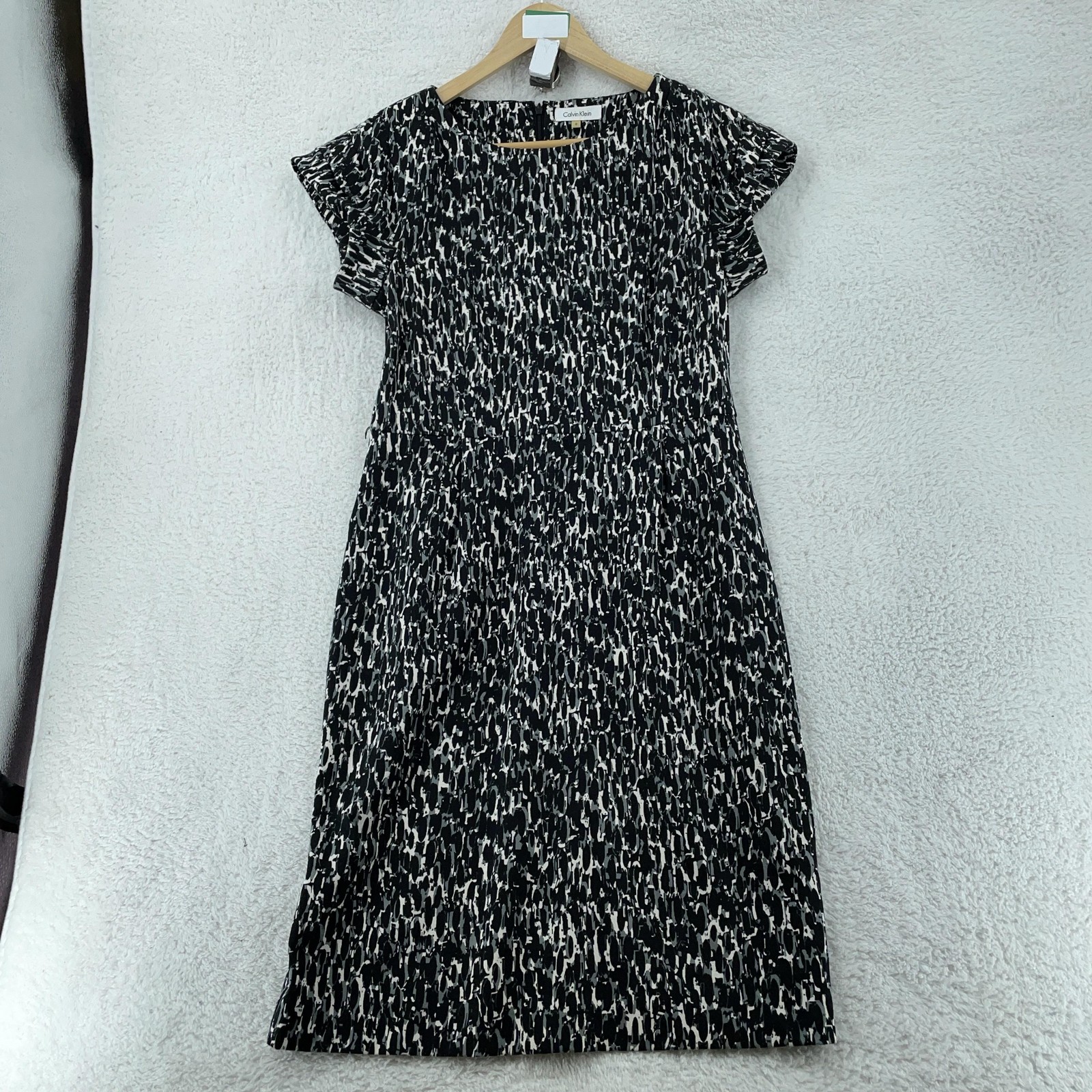Calvin Klein Sheath Dress Women’s 8 Black White Abstract Short Sleeve Back Zip
