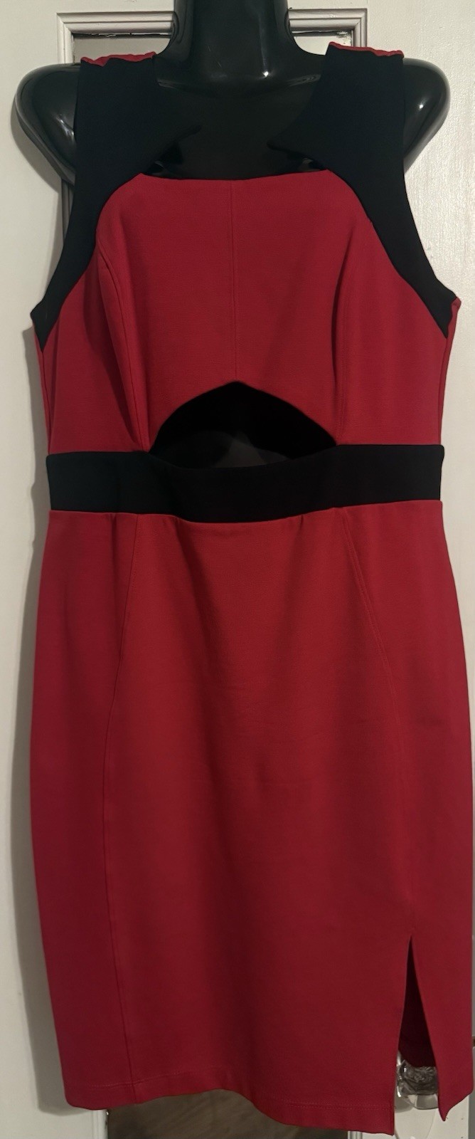 GUESS Red Black Solid Knit Sheath Knee Dress 8 Scoop Neck Sleeveless Cut-Out