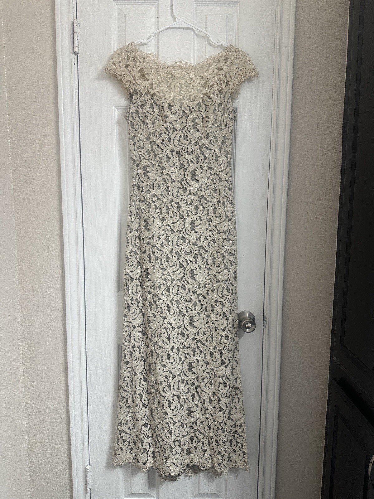 Tadashi Shoji Nude/Ivory Lace Formal Dress Sz 4P
