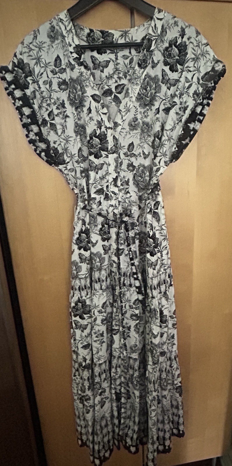 Abercrombie and Fitch Women’s Floral Dress Black And White