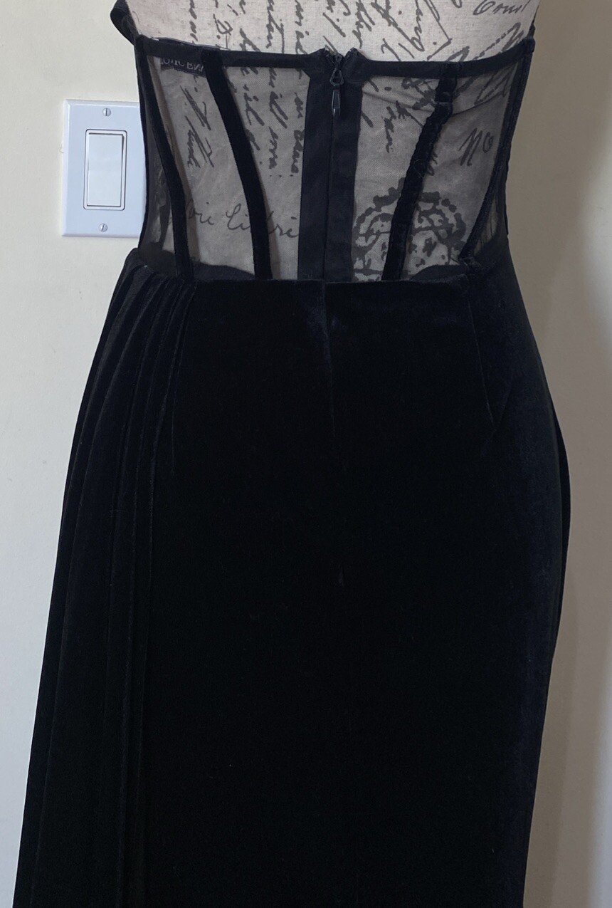 Toxic Envy Velvet Gown Size Medium. Glamour and Style.