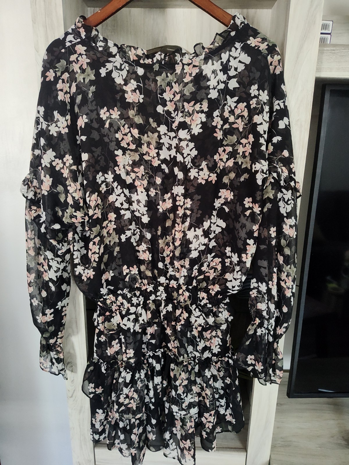 MISA Los Angeles Floral Chiffon Ruffle V-Neck Long Sleeve Romper Sz M