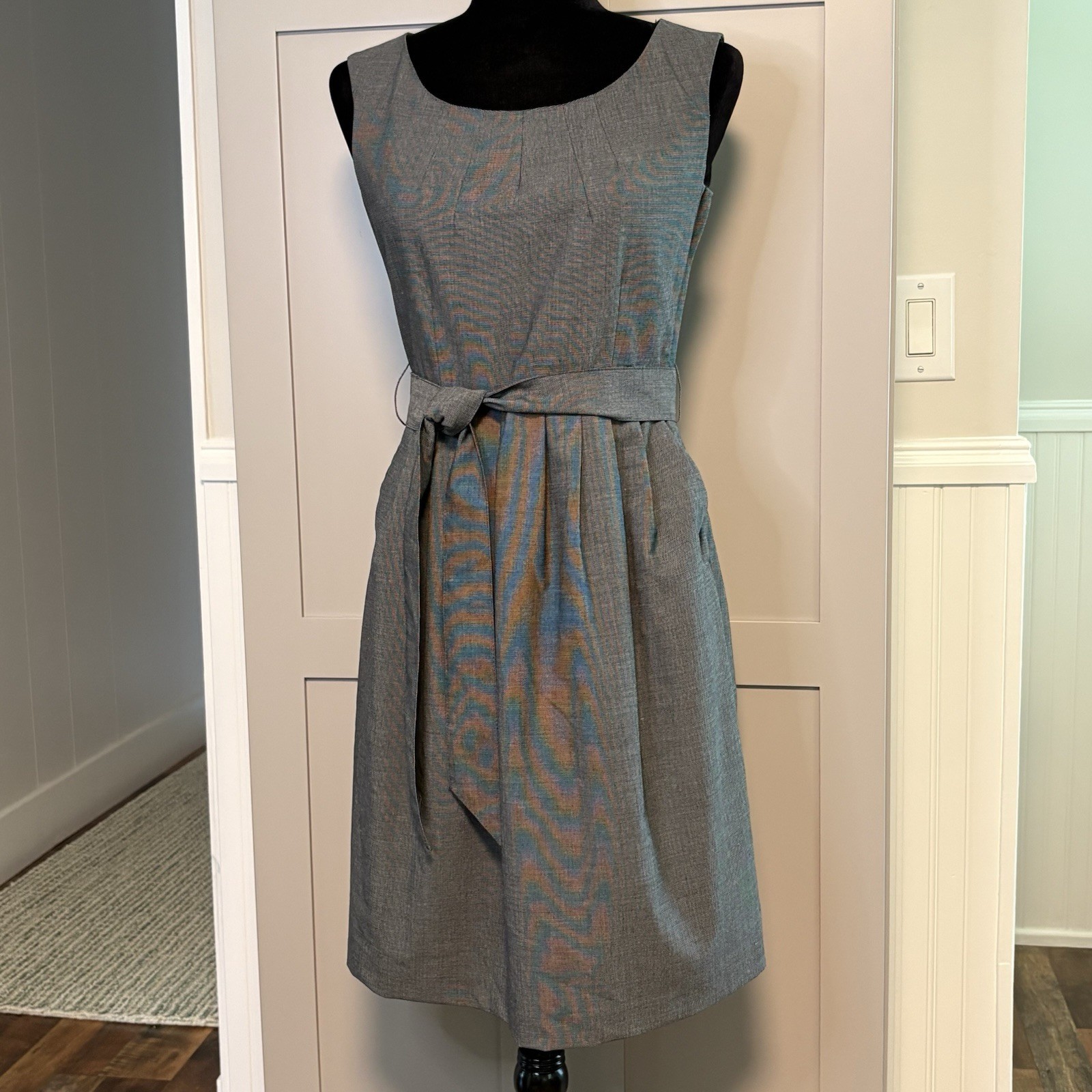 H&M Gray Sleeveless Fit & Flare Work Dress Lined Belt 6 Pleated Academia Office