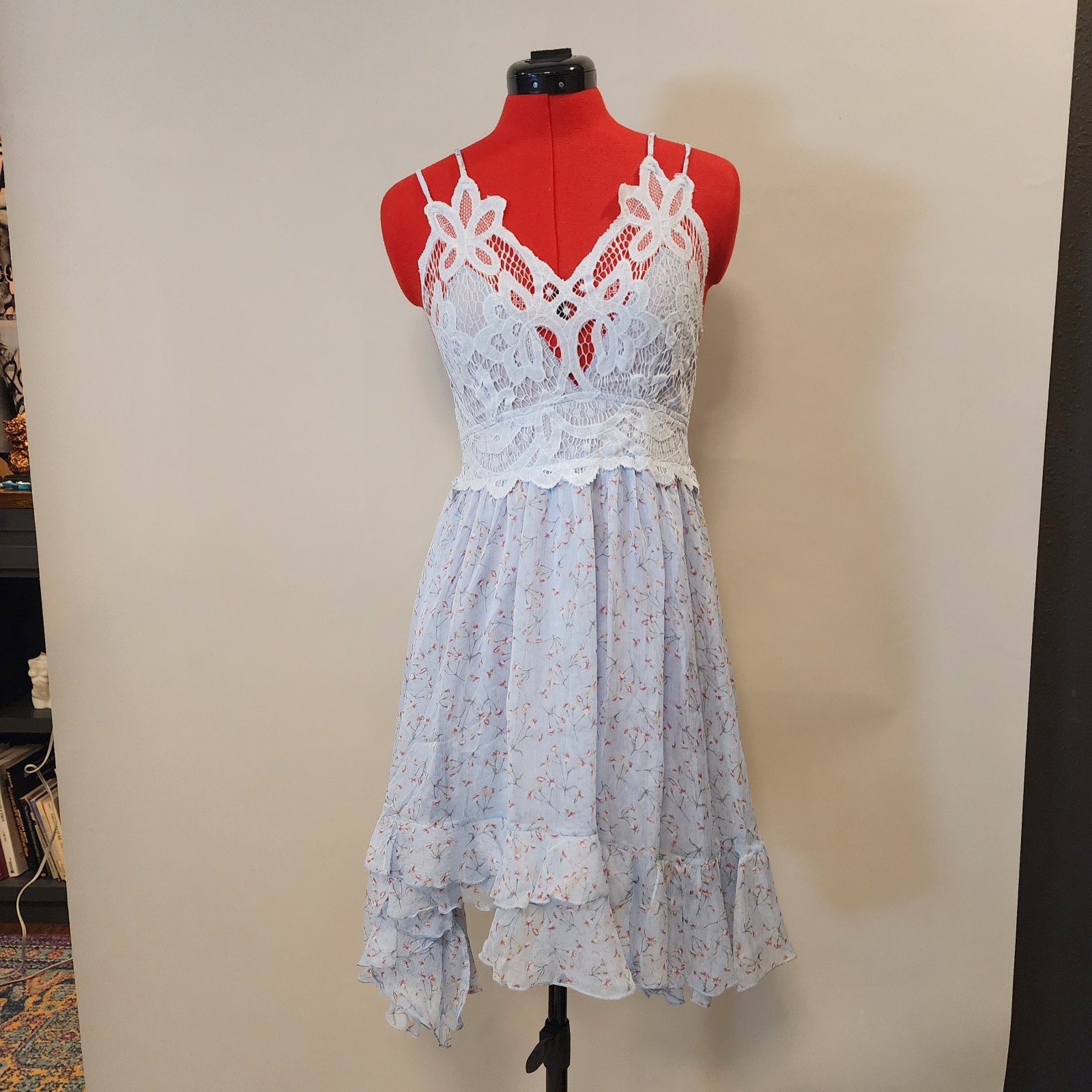 ​CY Fashion Blue Floral High-Low Sundress Smocked Back Crochet Lace Bodice M