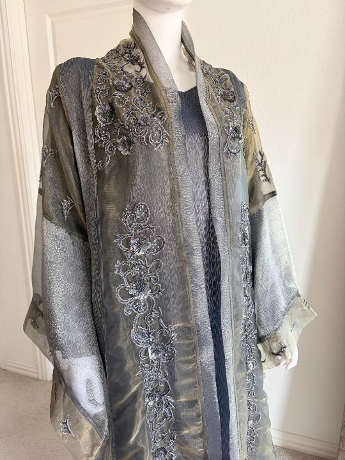 Stunning Grey Embellished Organza Kaftan Kimono style Abaya Medium New