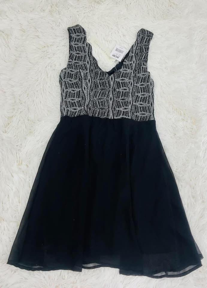 THREE PINK HEARTS V-NECK DRESS SILVER TOP BLACK BOTTOM large
