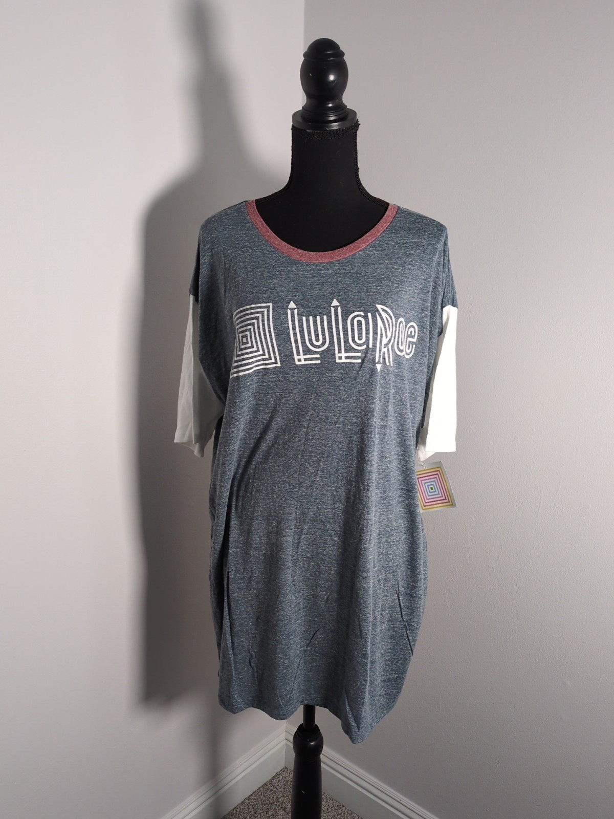 LuLaRoe Women’s 3X Short Sleeve T Shirt Dress, Logo Graphic, Gray, White NWT