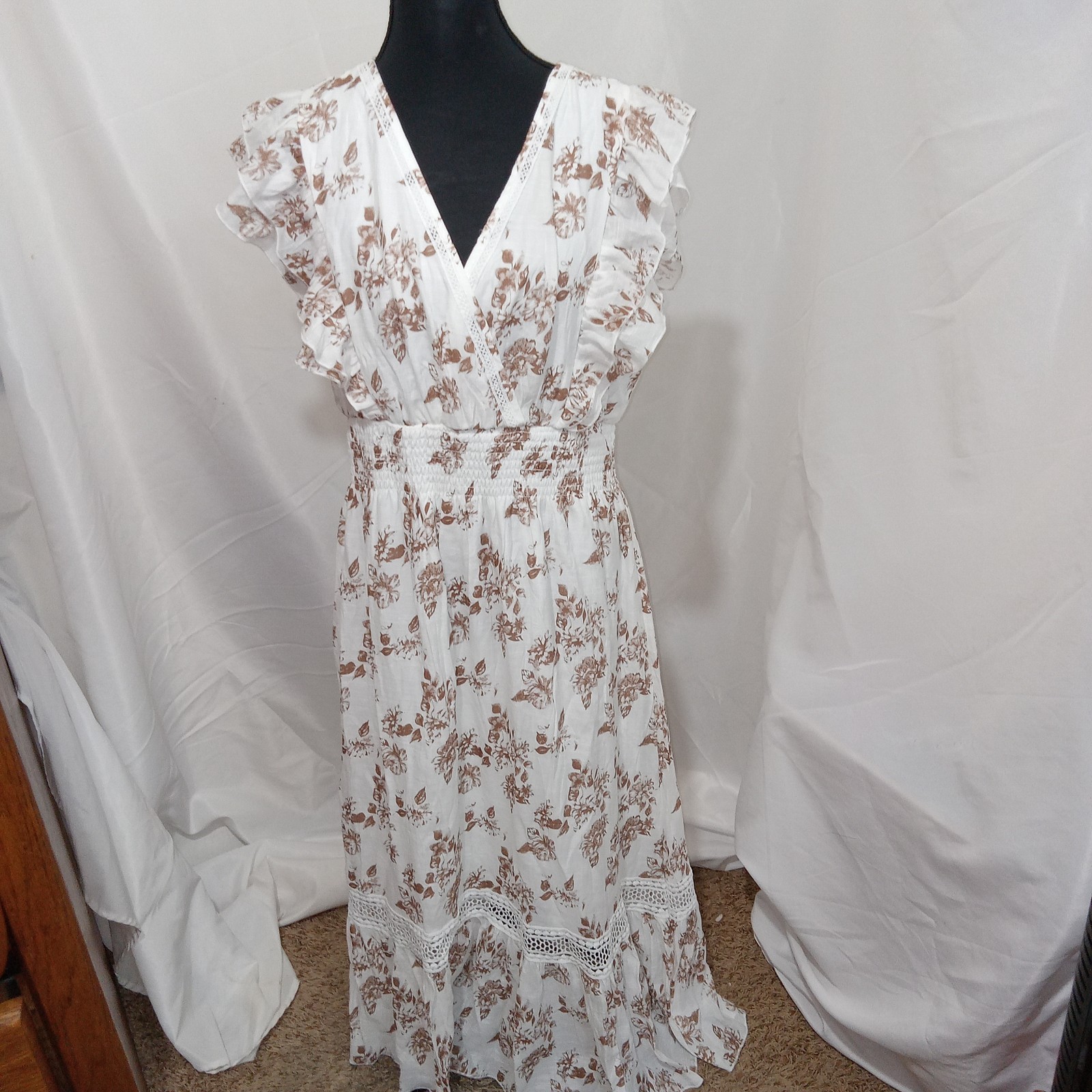 NWT J Gee Maxi Dress Size L White Brown Floral Cottagecore Smocked Boho Flutter
