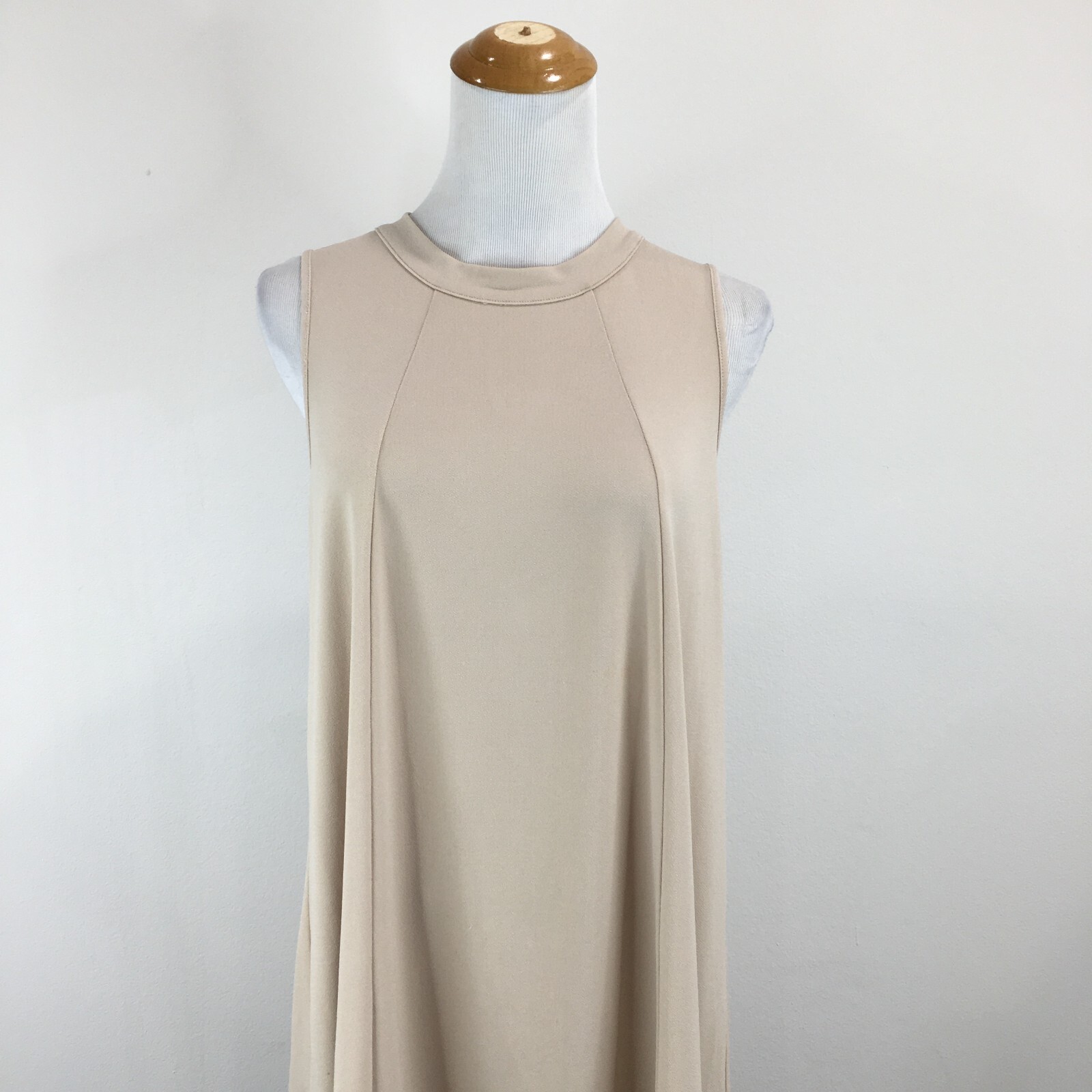 BCBGENERATION Light Beige/Taupe Cut Out Back High Neck sz XS Relaxed Fit Dress