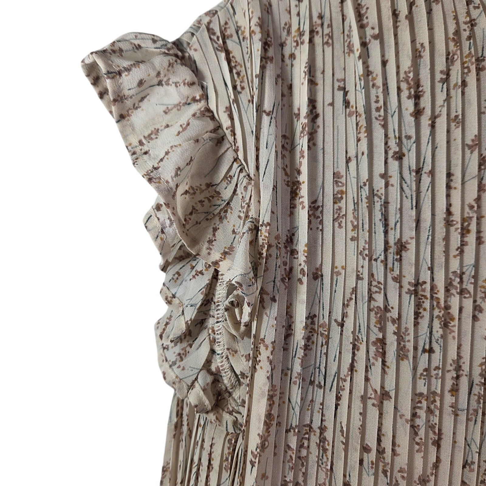 Saving Paige pleated ruffle sleeve knee length neutral floral dress Size medium