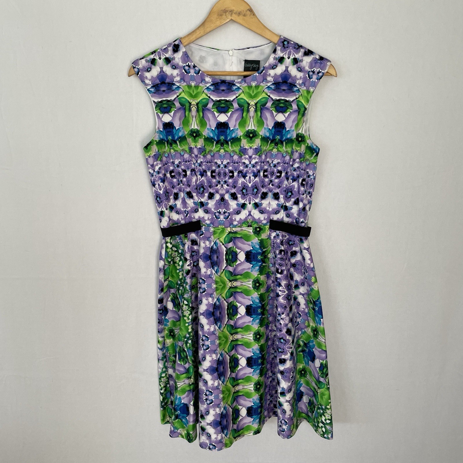 GABBY SKYE Size 8 Purple Green White Floral Cap Sleeve Simi Fitted Full Skirt