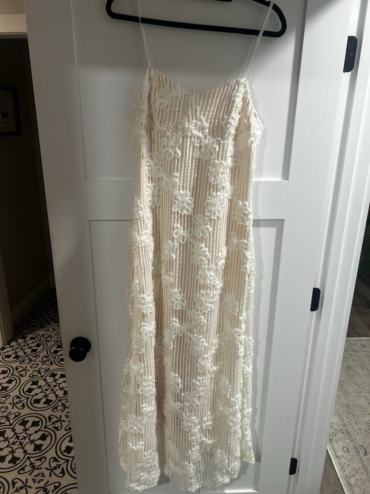 Ivory White Sleeveless Straight Neck Lace Embroidery Sheath Full-Length Dress