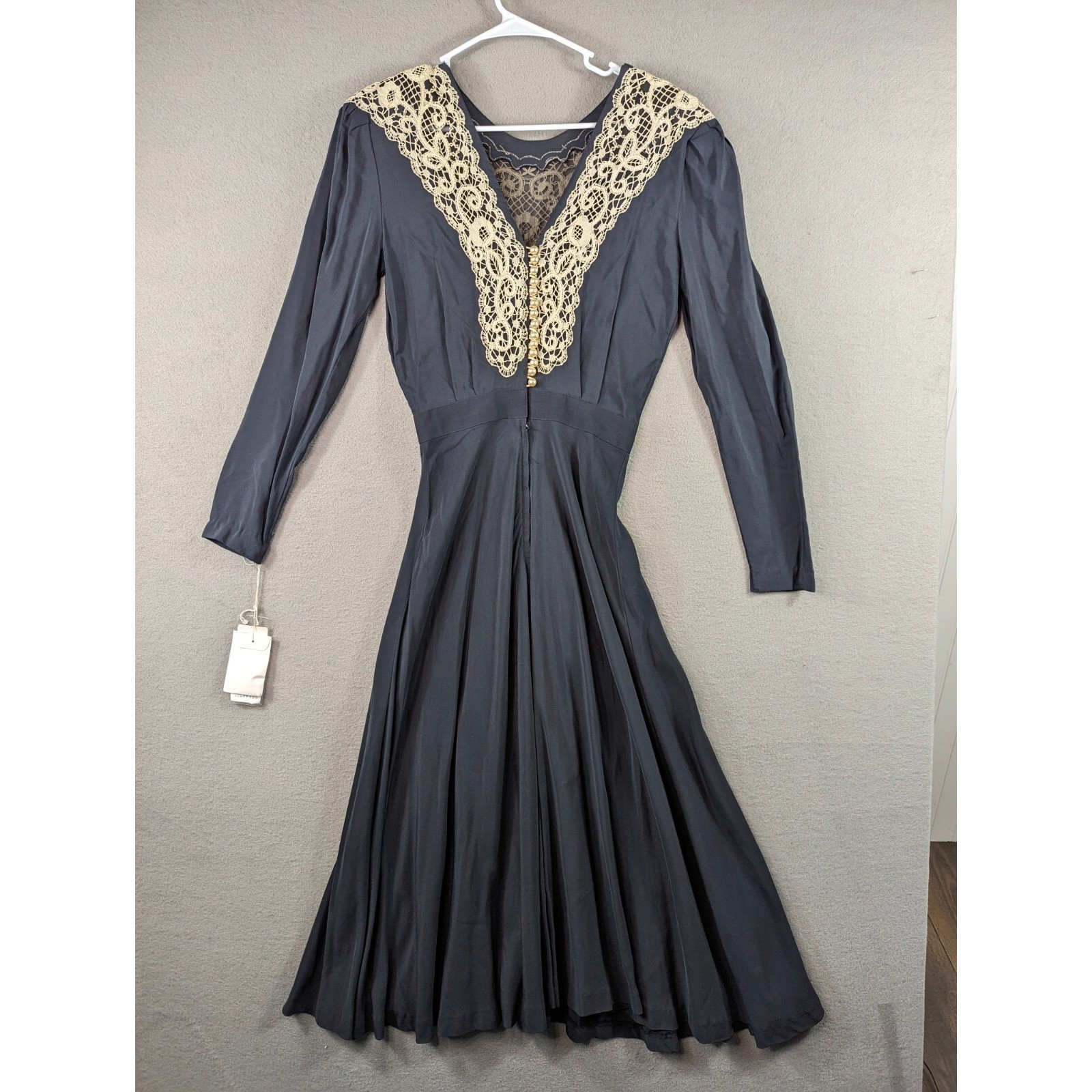 Nancy Johnson Maxi Dress Pearl Floral Lace Long Sleeve Witchy Flared Size 6 NWT