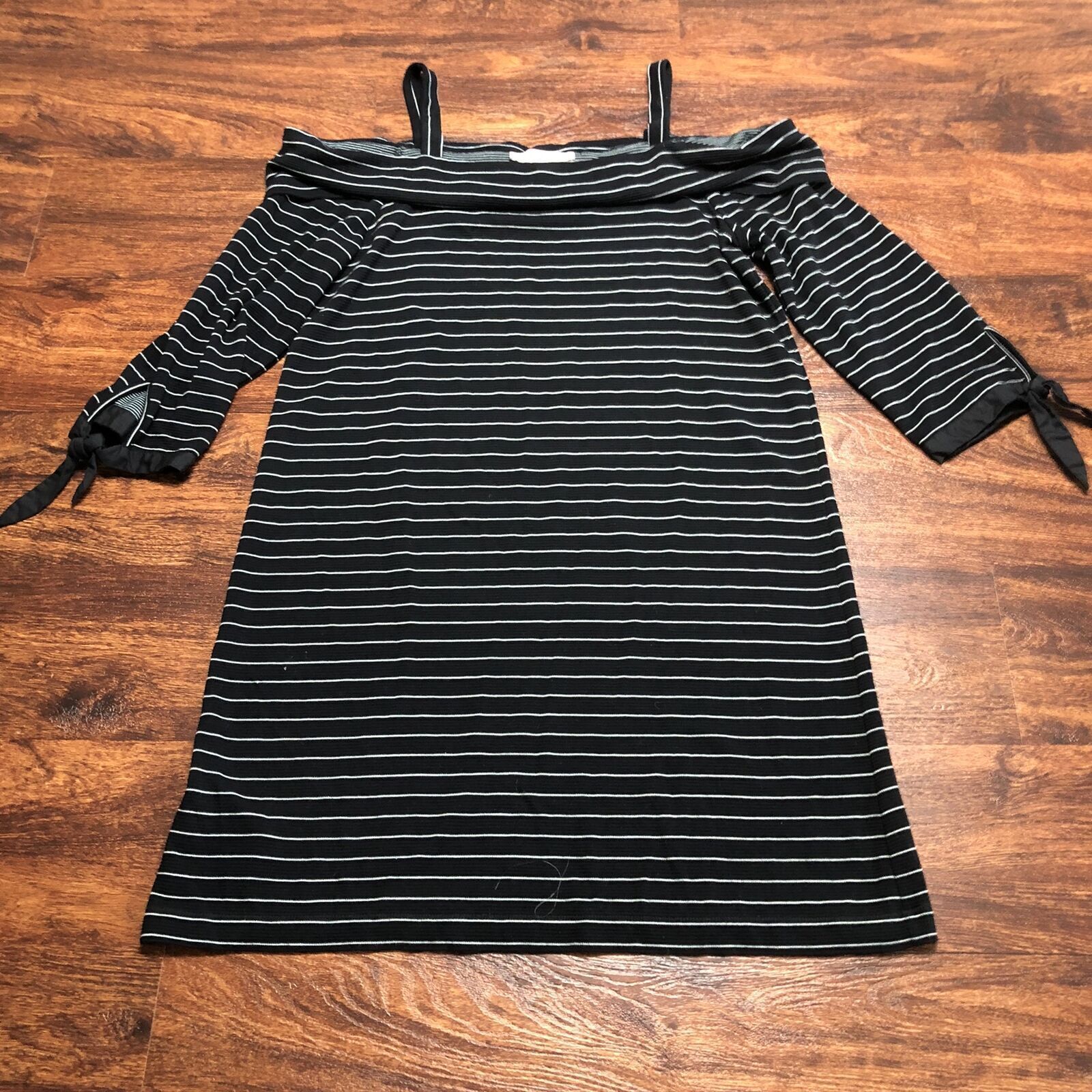 LOFT Cold Shoulder Sleeve Black Striped Casual Mini Dress Women’s Size 8