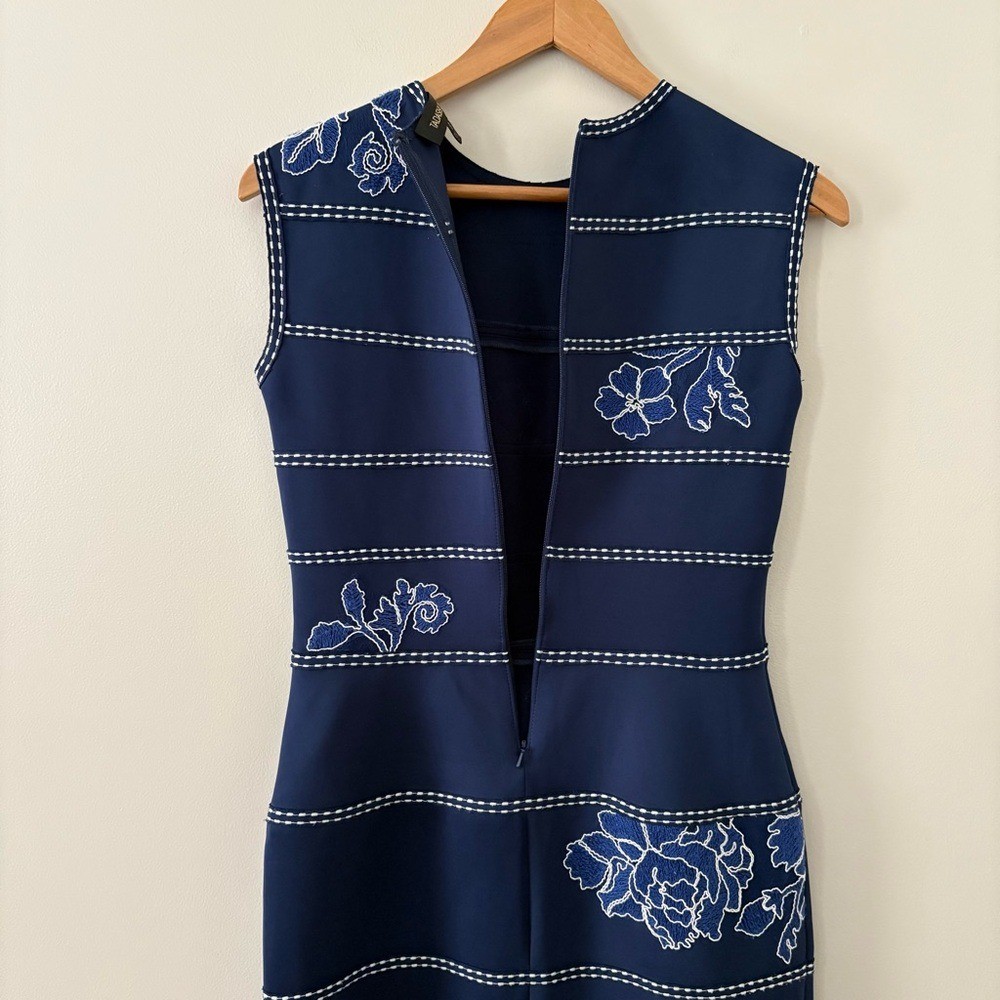 Tadashi Shoji Kitami Embroidered Sleeveless Shift Dress in blue neoprene Size S