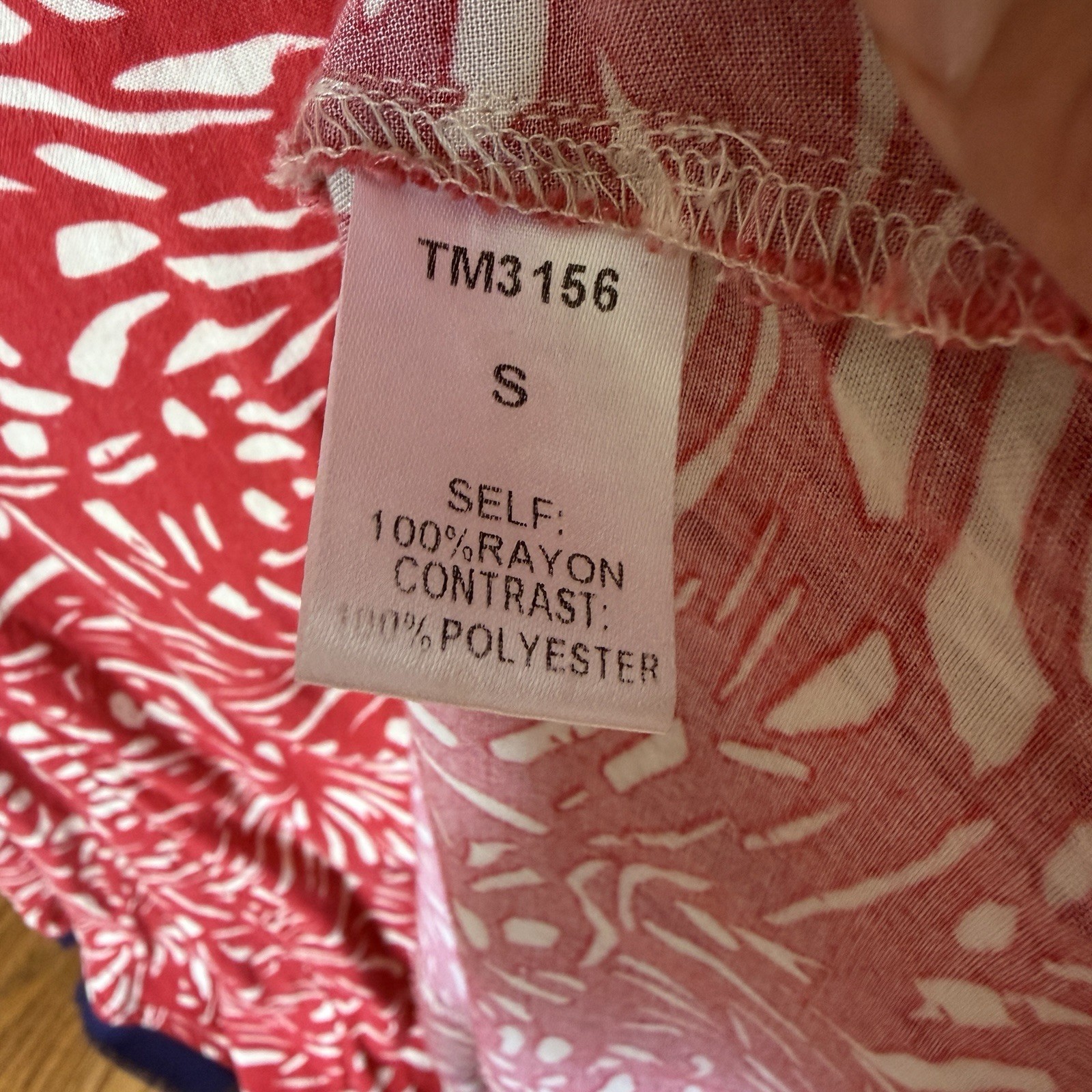THML Boutique Red & White Floral Print Shift Dress with Navy Trim – Size Small