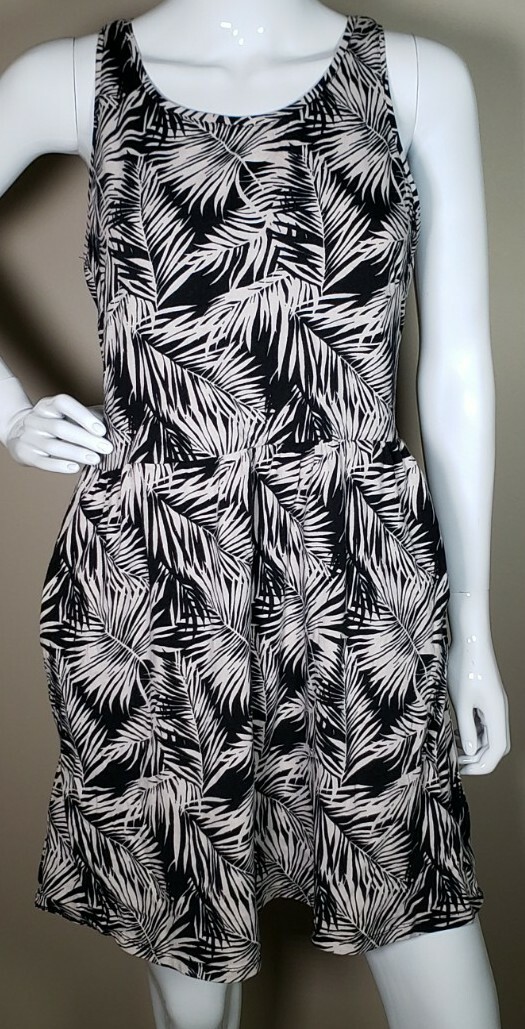 H&M palm leaf sleeveless half zip on the back knee length dress size medium