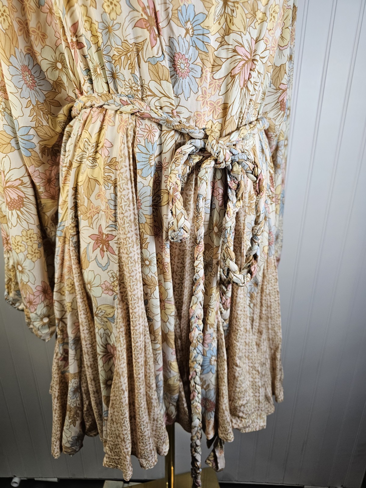 Vici Relaxed Floral Knoted Rope Belted Dress Women’s M Romantic Boho Ruffle