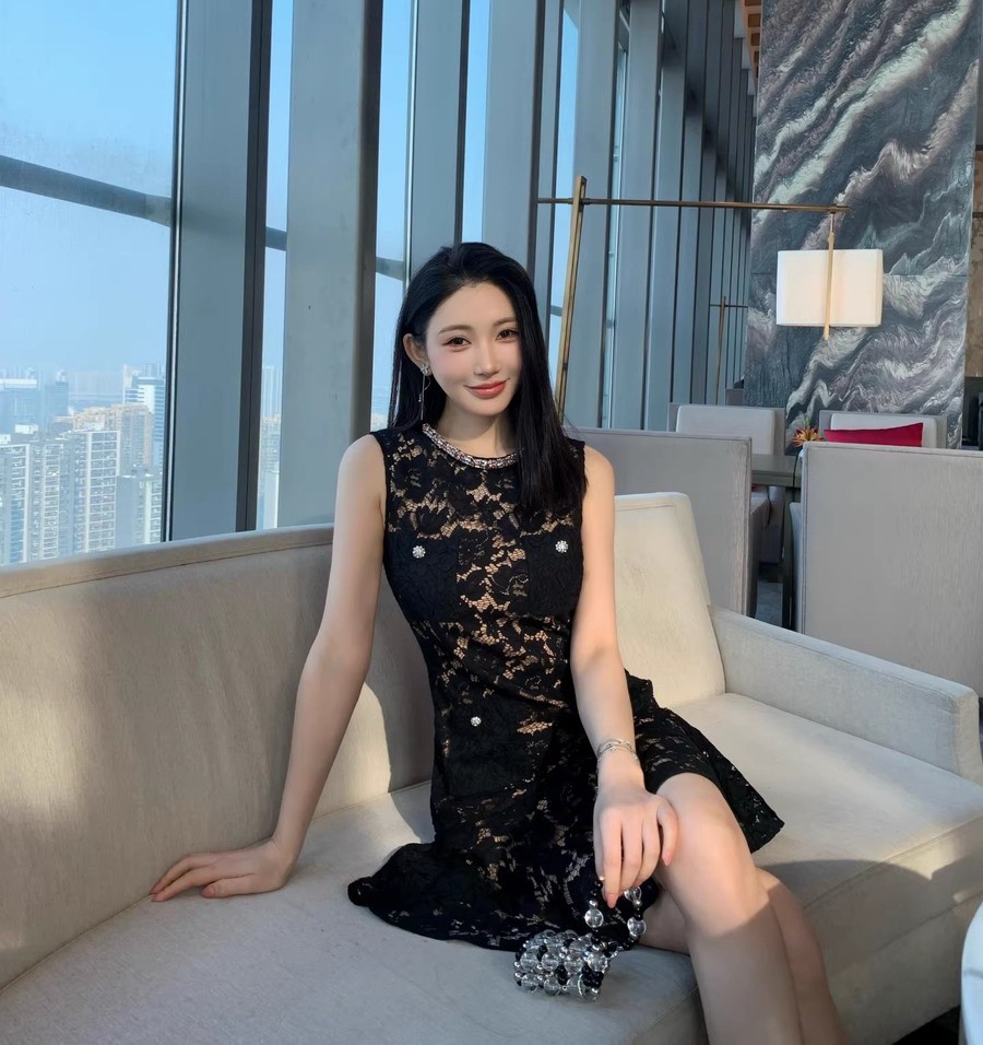 Self-Portrait Black Colored diamond Round neck Sleeveless Lace Dresses