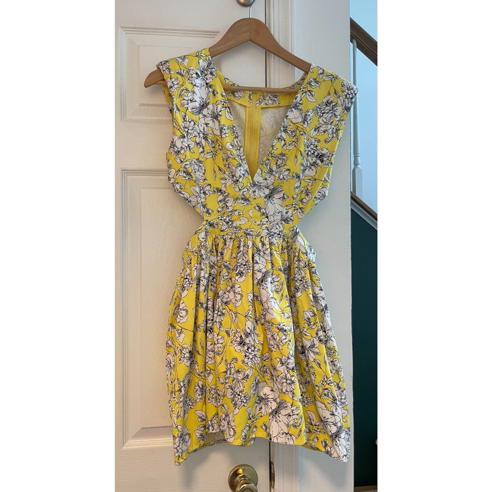 Yellow Floral Fit & Flare Mini Dress V Neck Cap Sleeve Spring Summer Size M