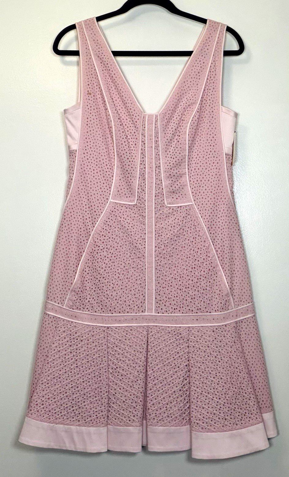 J. Mendel Pink V-Neck Eyelet Stretch Cotton/Lycra Knee Dress Sz 6 R142D29