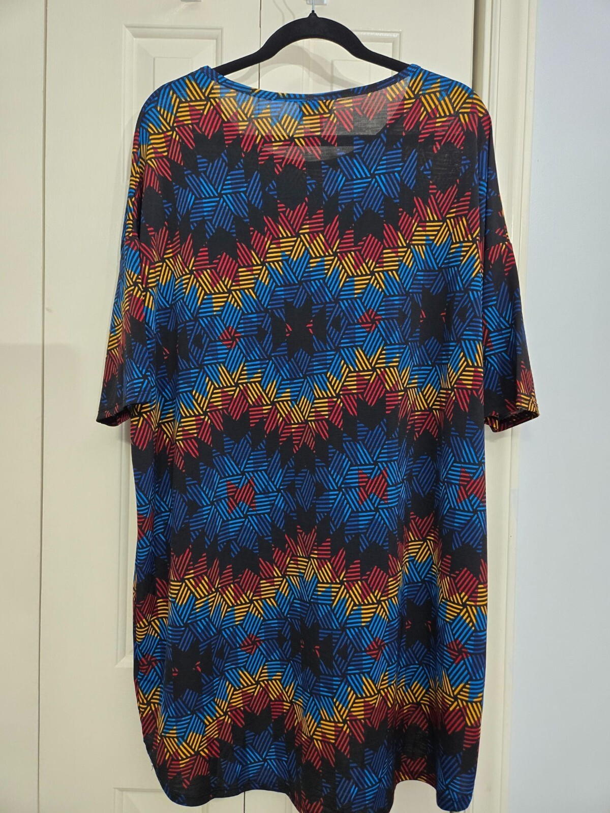 LuLaRoe Womens L Geometric Multicolor Short Sleeve Tunic/Dress Top 95% Polyester