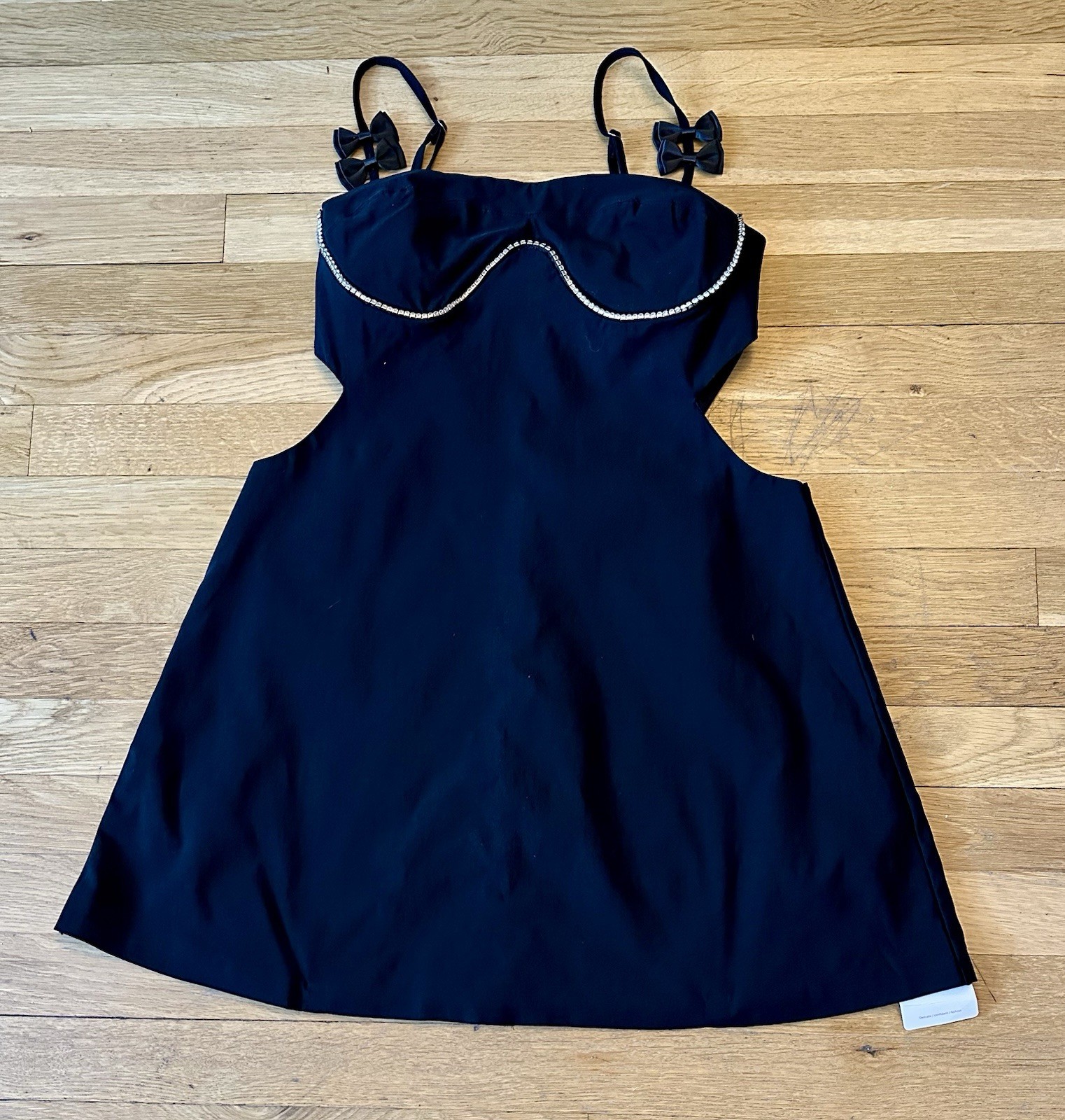 ✨▪️Elegant Black Cut-Out Mini Dress • Crystal Trim • Chic & Modern Look▪️✨