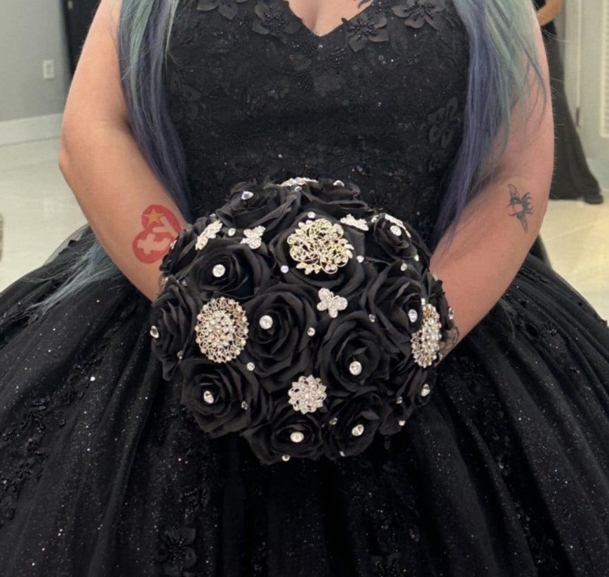 Black V-Neck Sleeveless Tulle Ball Gown Long Dress w/ Train Embroidered 16