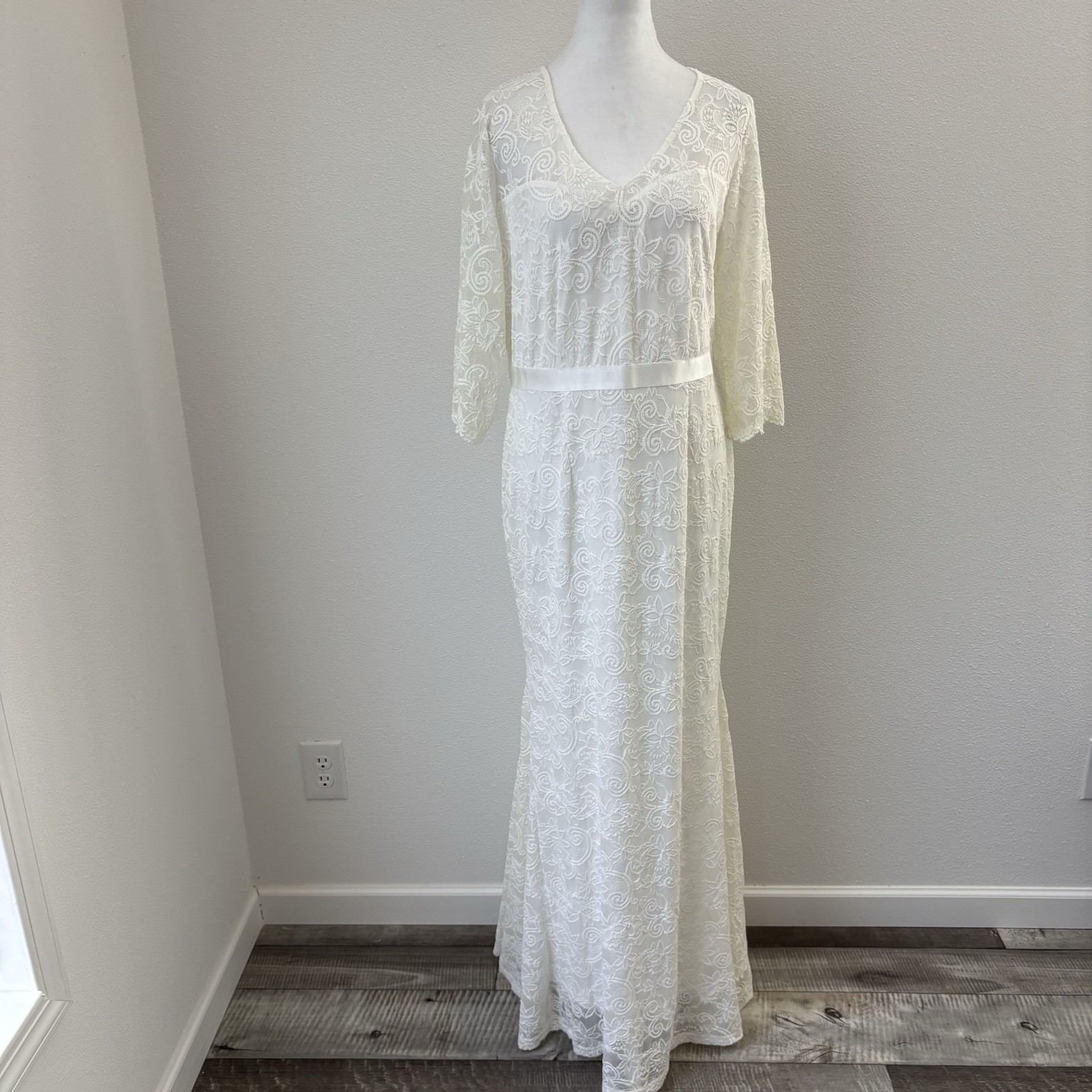 NEW Miusol Dress Women’s XL Ivory Mermaid Gown Wedding Special Occasion Formal