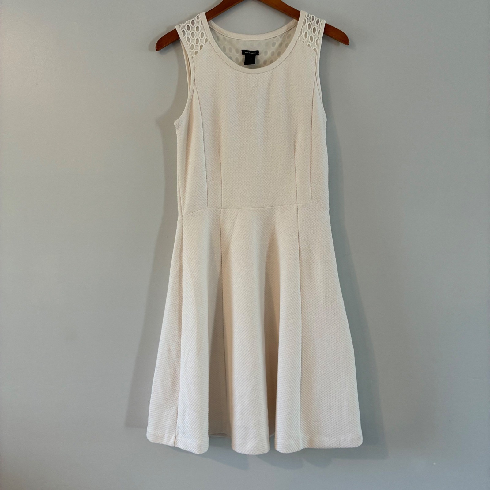 Ann Taylor Dress Wom 6 Cream Fit & Flare Eyelet Back Textured Piqué Bridal Grad