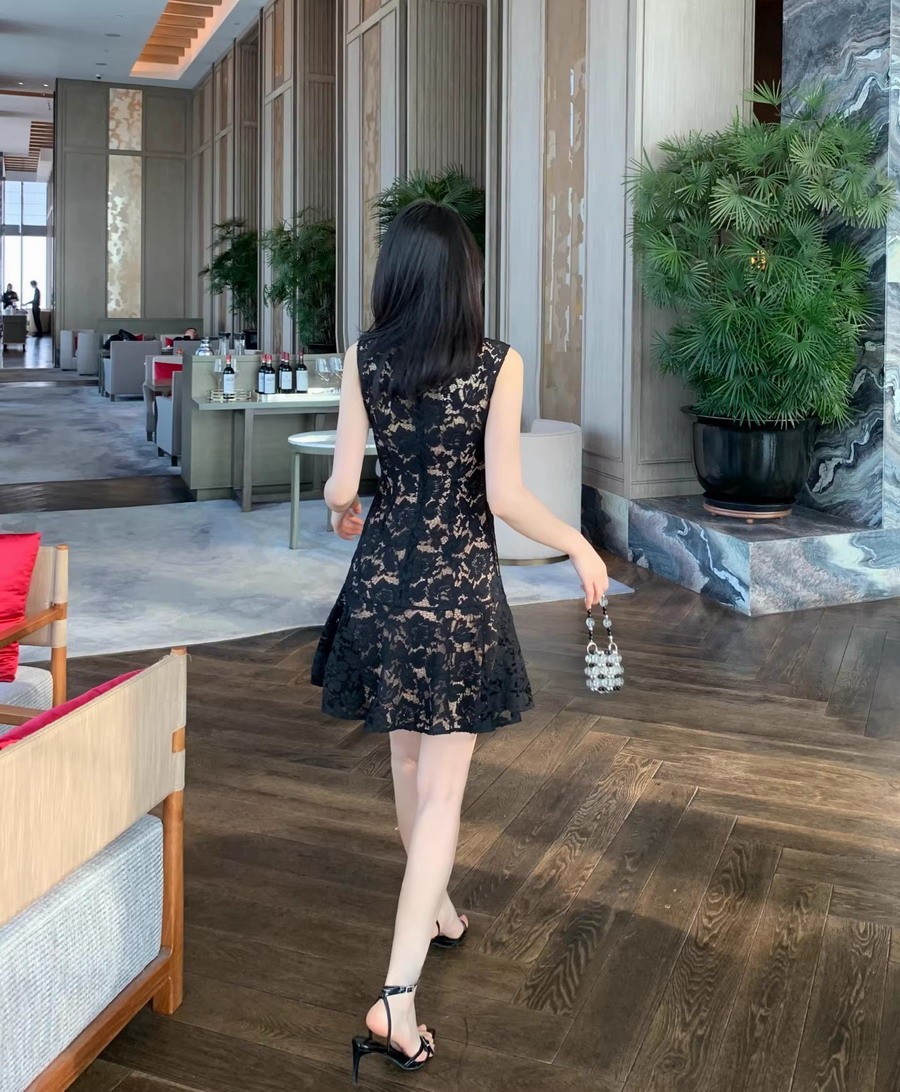 Self-Portrait Black Colored diamond Round neck Sleeveless Lace Dresses