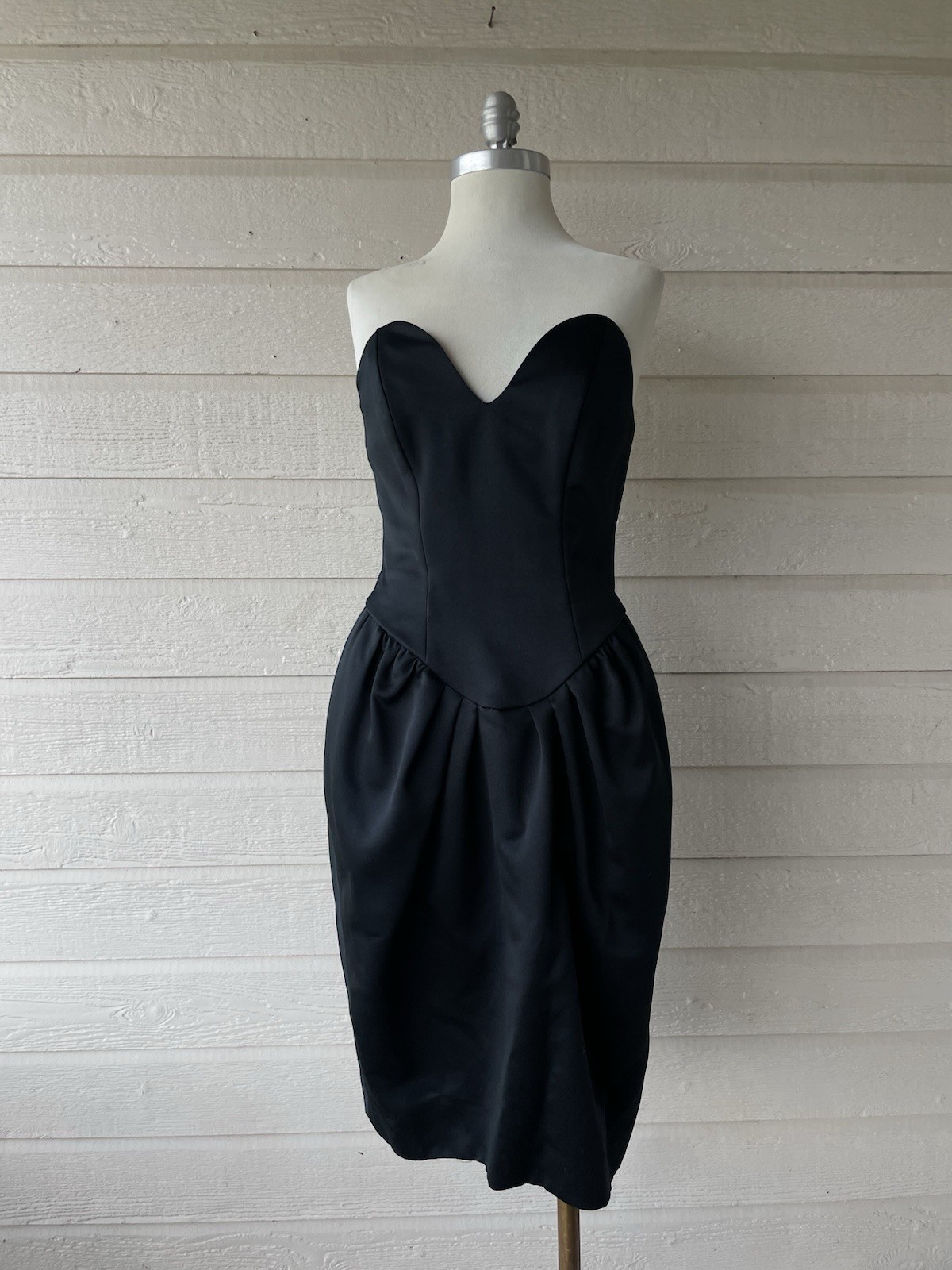 Vintage Victor Costa Size 4 Black Strapless Sweetheart Satin Pleated Dress Zip