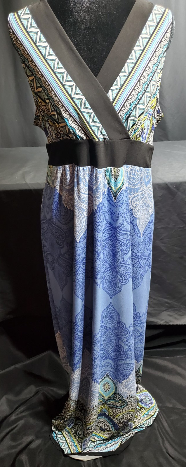 AB Studio Woman’s Blue White Black Paisley V Neck Stretch Maxi Dress