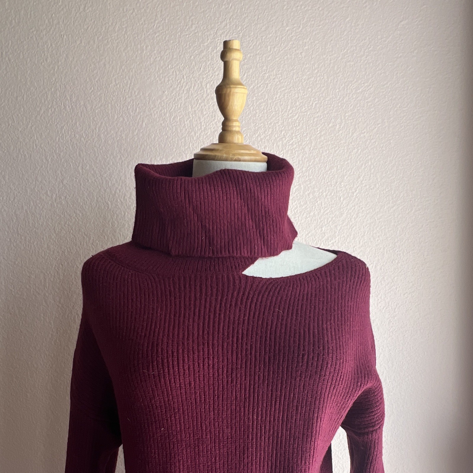 Womens Burgundy Ribbed Knit Turtleneck Cut-Out Long Sleeve Sweater Dress S