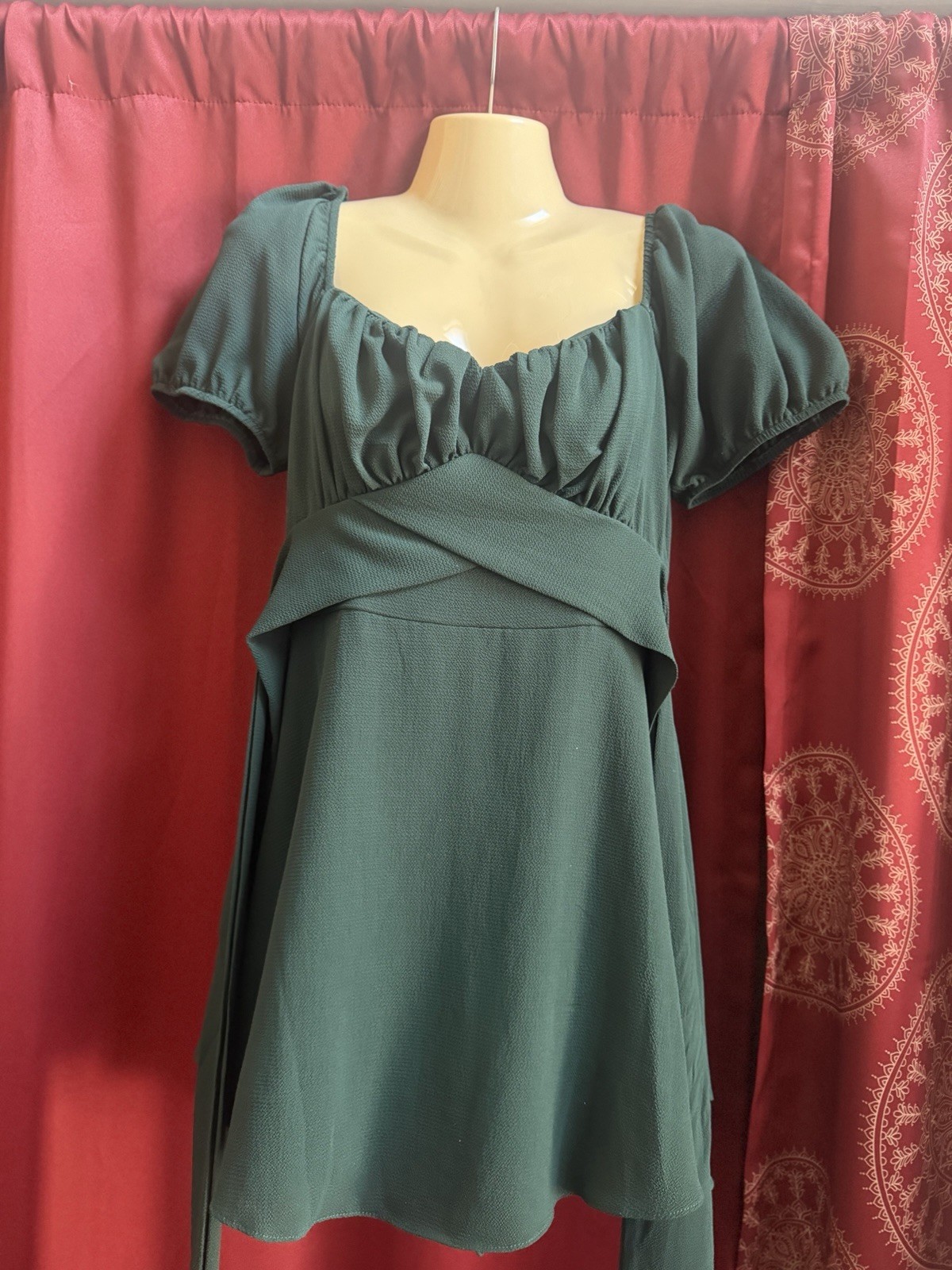 B Darlin Juniors’ mini Dress tie at waist bow Puff-Sleeve square neck New 7/8