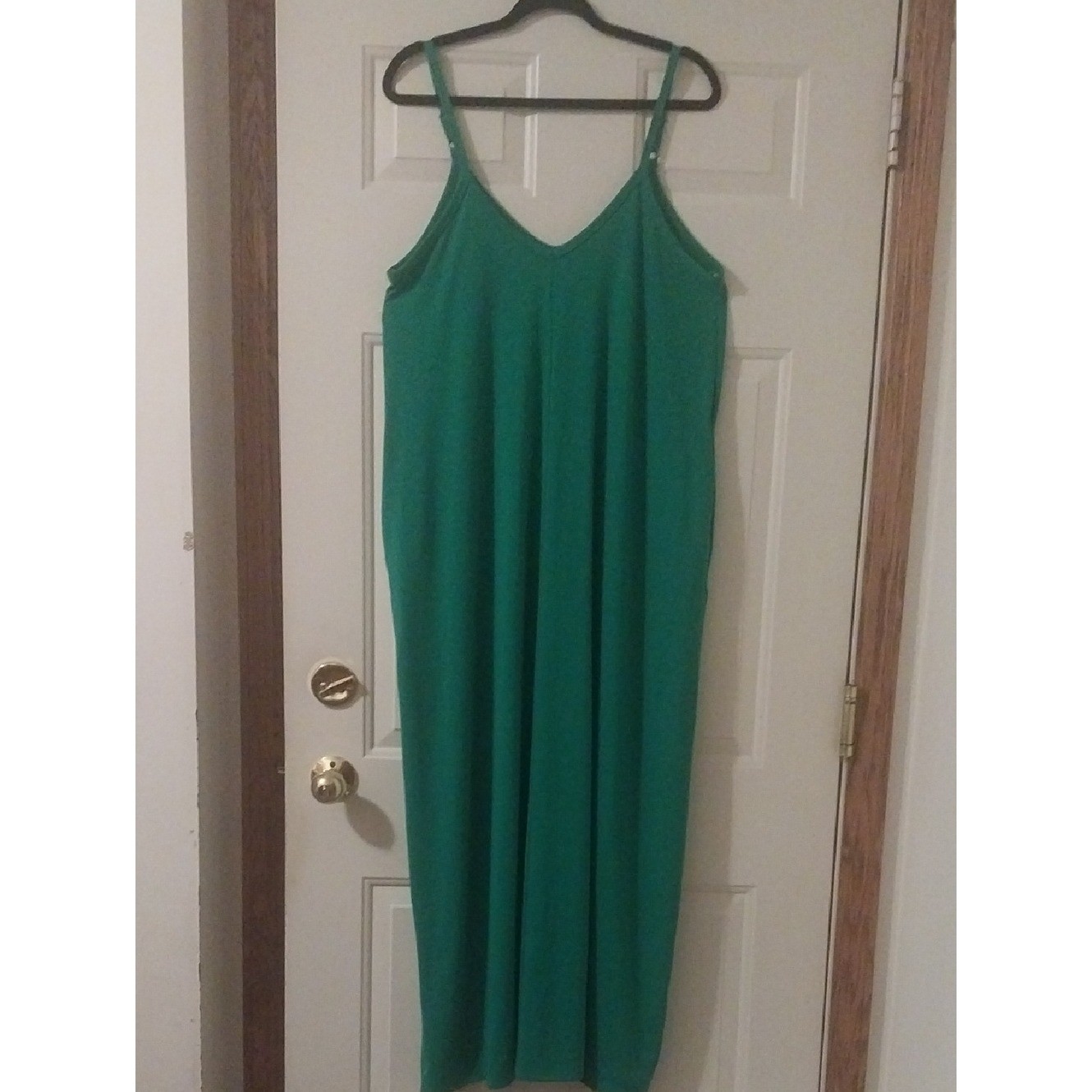 Zenana NWOT Women’s Cami Maxi Dress V-Neck W/Pockets Size Medium Kelly Green