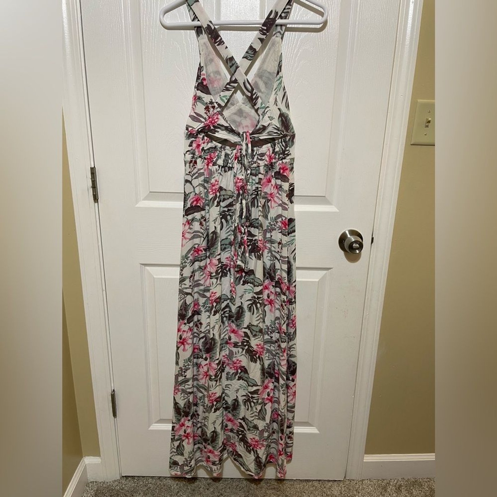 🎉Host Pick 🎉Sim & Sam’s Floral Tropical V-Neck Maxi Dress Cross Strap Size S