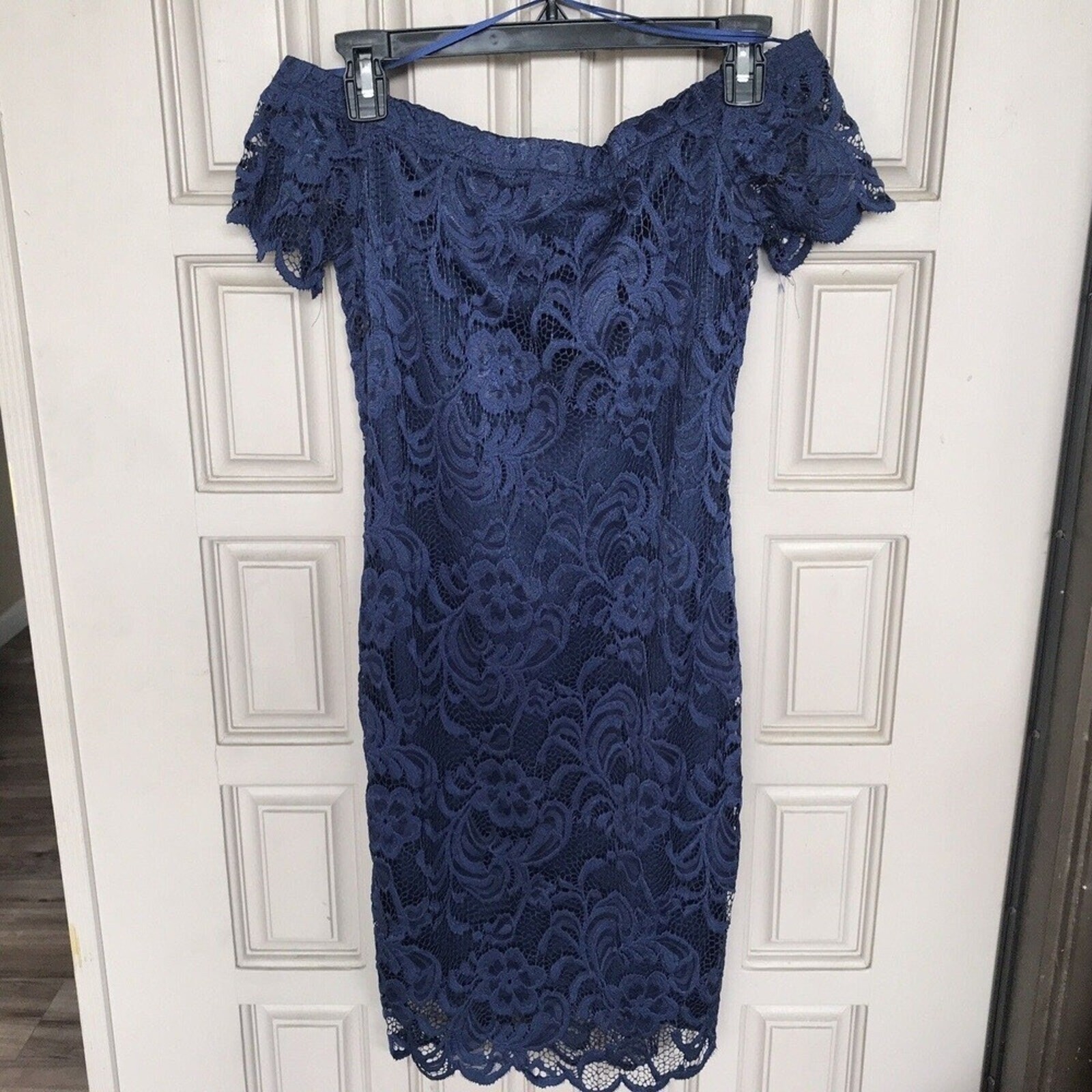 Ambiance Lace Dress JSzM Off Shoulder Cap Sleeve Fitted Lined Pre-Owned